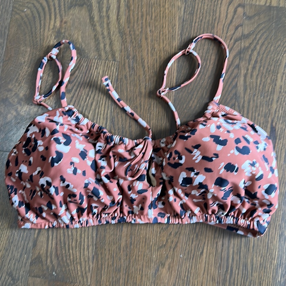 Brand new without tags Old Navy Keyhole front bikini top size L leopard print